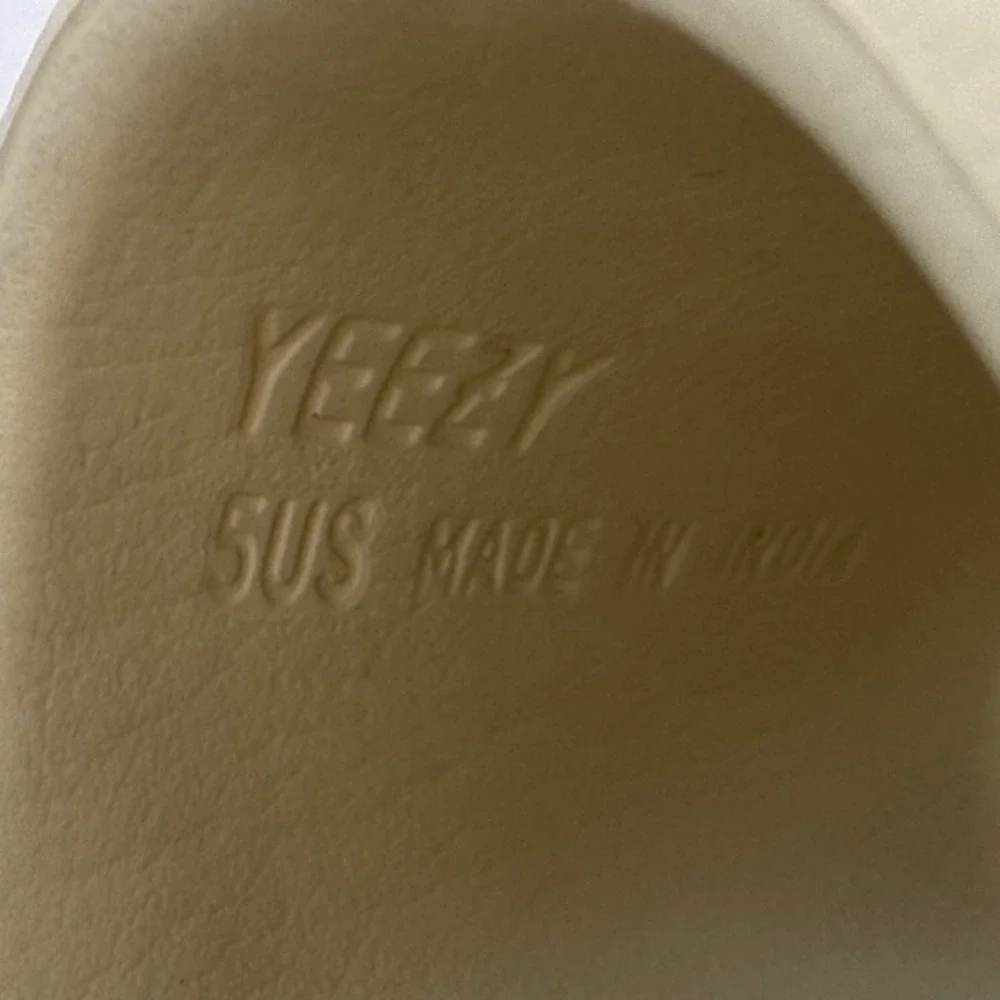 Adidas Yeezy Slide Pure Kids Size 5 Sandals